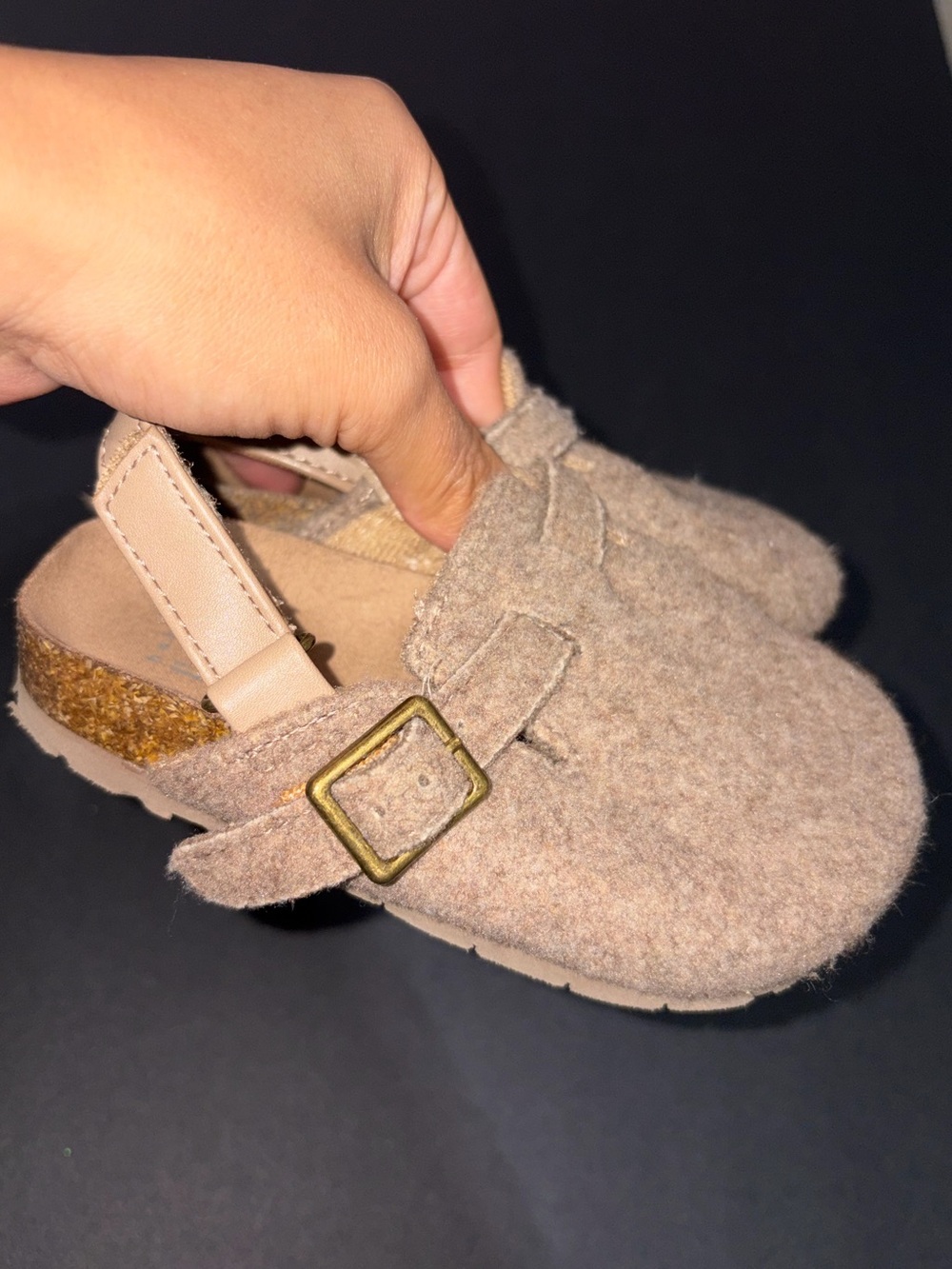 GAP Toddler Wool-Feel Buckle Clogs - Beige